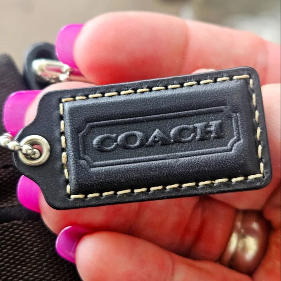 Stylish Black and Gray Patterned Bag - Picture 3 of 4